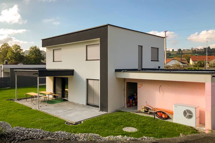 Einfamilienhaus-Rosenau-im-Bau-Carport-Terrasse-Hilm-900x600